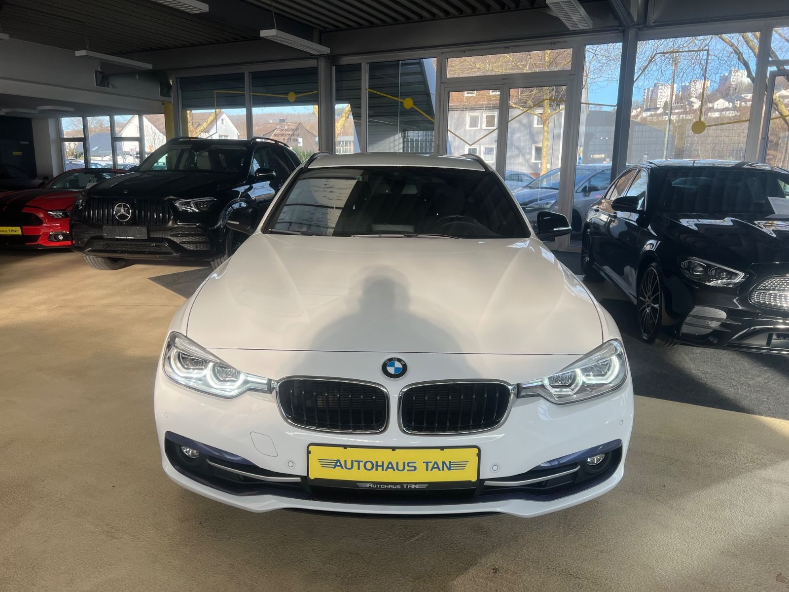 Fahrzeugabbildung BMW 320 i Touring xDrive Sport Line *NAVI PROF*LED*