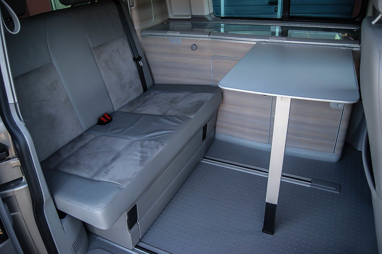 Fahrzeugabbildung Volkswagen T5 California EUROPE 4-Motion 20TDI AUFSTELLDACH