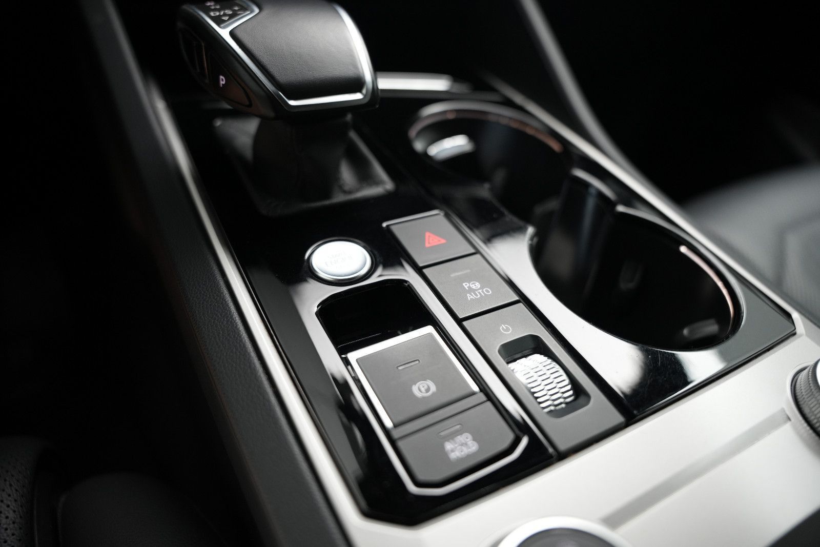 Fahrzeugabbildung Volkswagen Touareg SPORT/ 4Motion/VIRTUAL/AMBIENT/360''KAM