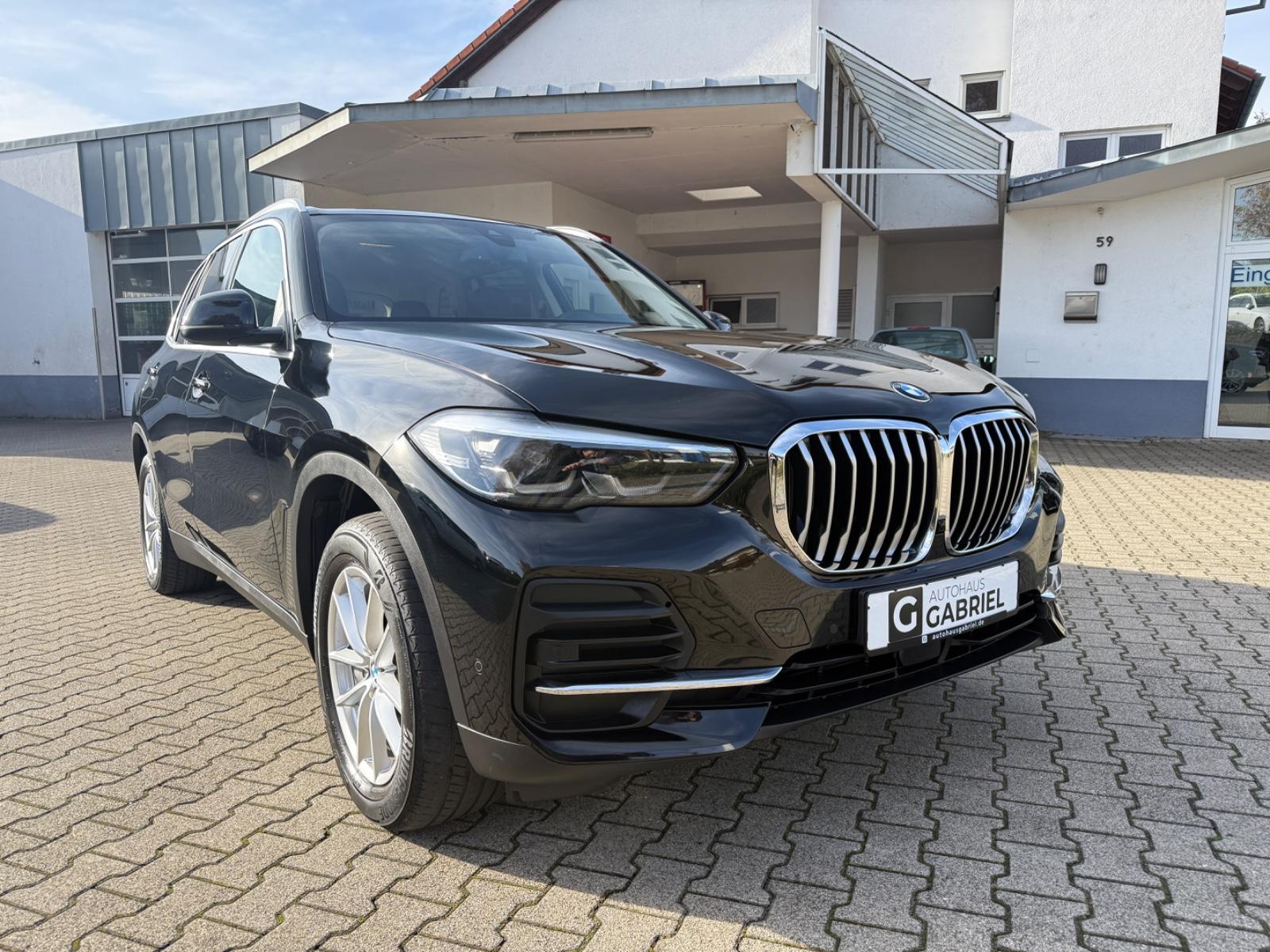 BMW X5 xDrive 30d LED Memory Kamera AHK CarPly Leder