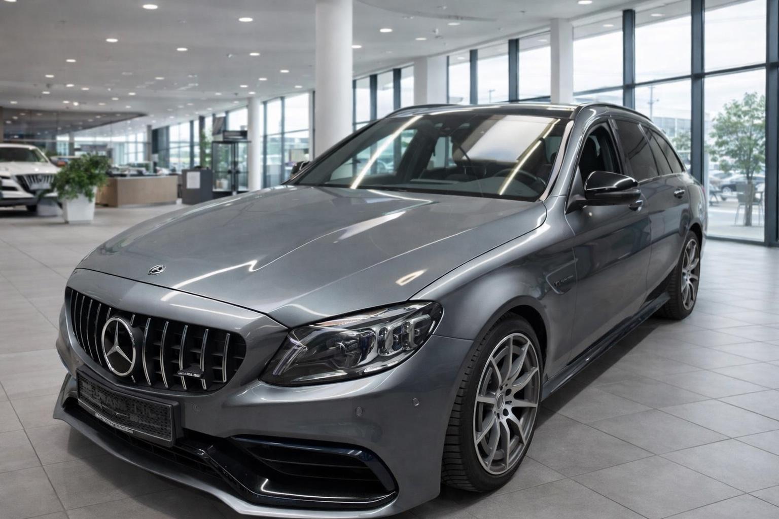 Mercedes-Benz C 63 AMG T*Pano*NightPaket