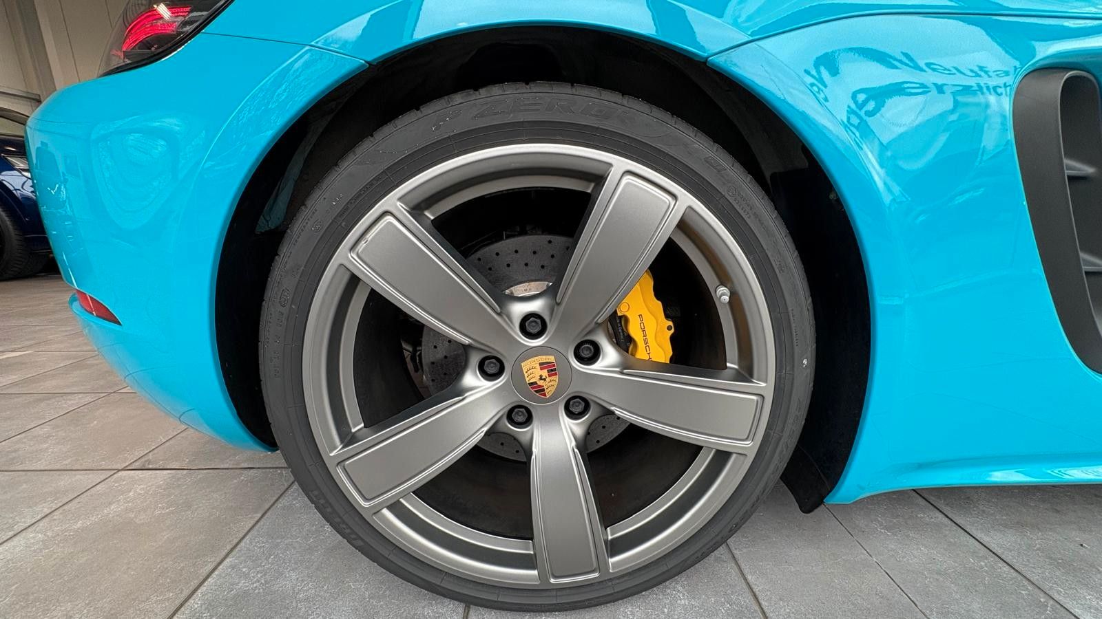 Fahrzeugabbildung Porsche Cayman 718 GTS  18 fach sitze/keramik
