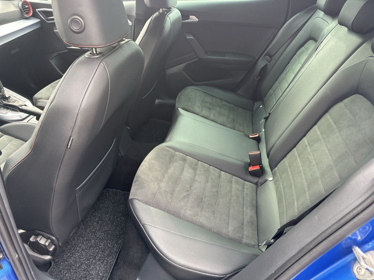 Fahrzeugabbildung SEAT Arona FR 1.5 TSI 150 PS DSG - mit KI generiert/bearbeitet