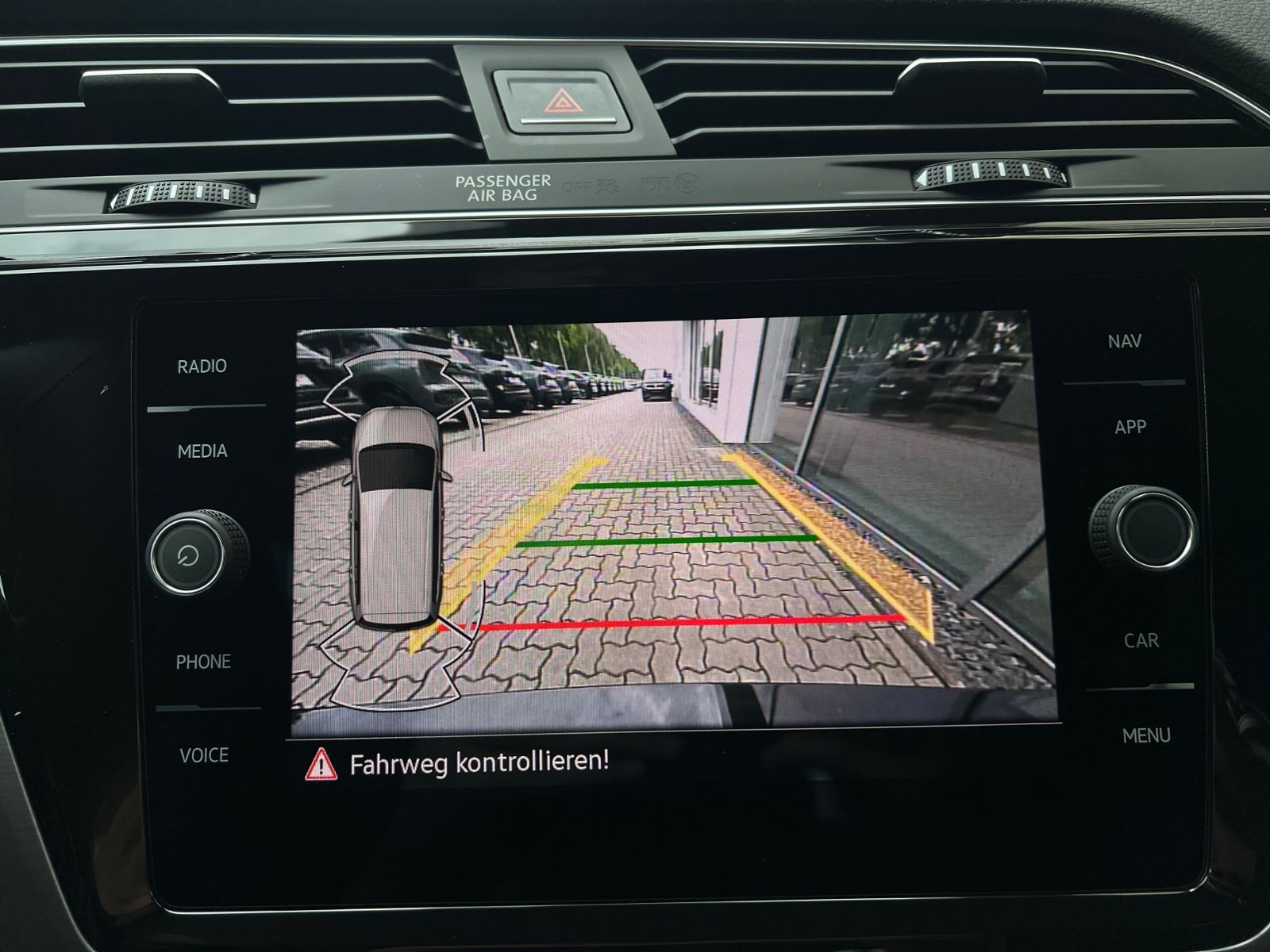 Fahrzeugabbildung Volkswagen Touran Comfortline 1.5 TSI DSG *LED, AHK, 7-Sitz