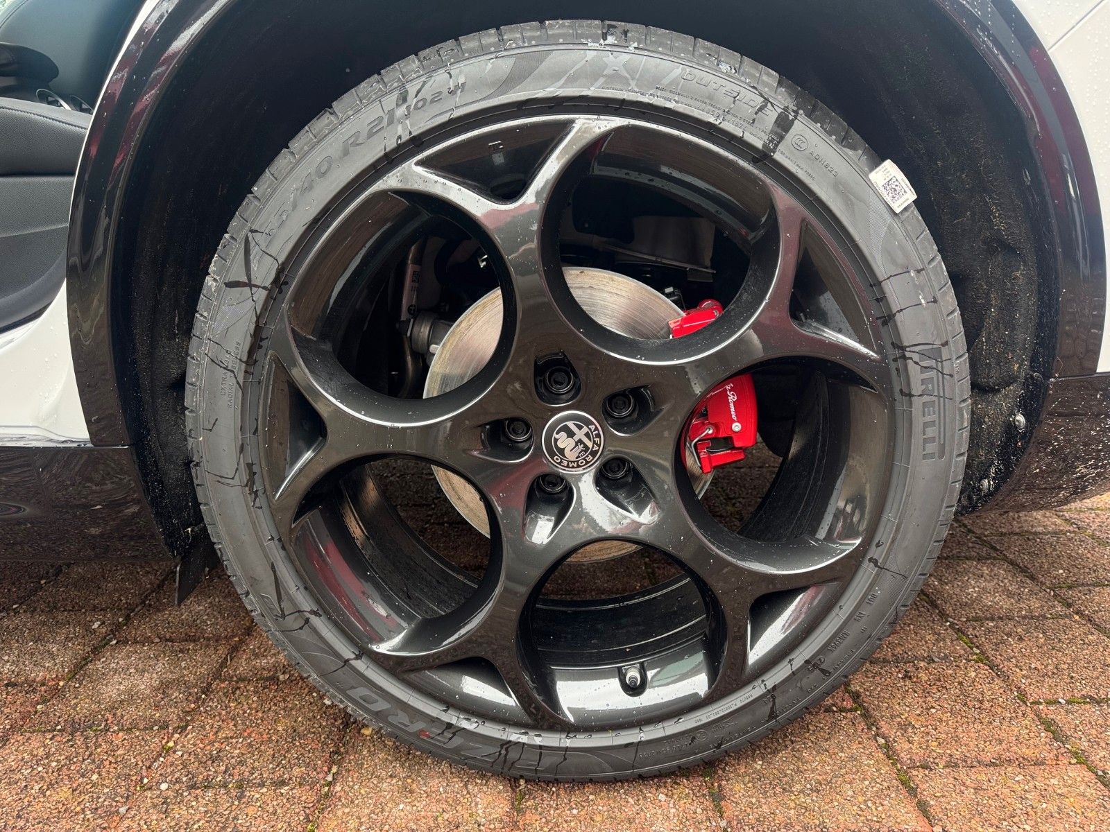 Fahrzeugabbildung Alfa Romeo Stelvio 280PS Veloce AT8 Q4 NAVI SITZHEIZUNG LED