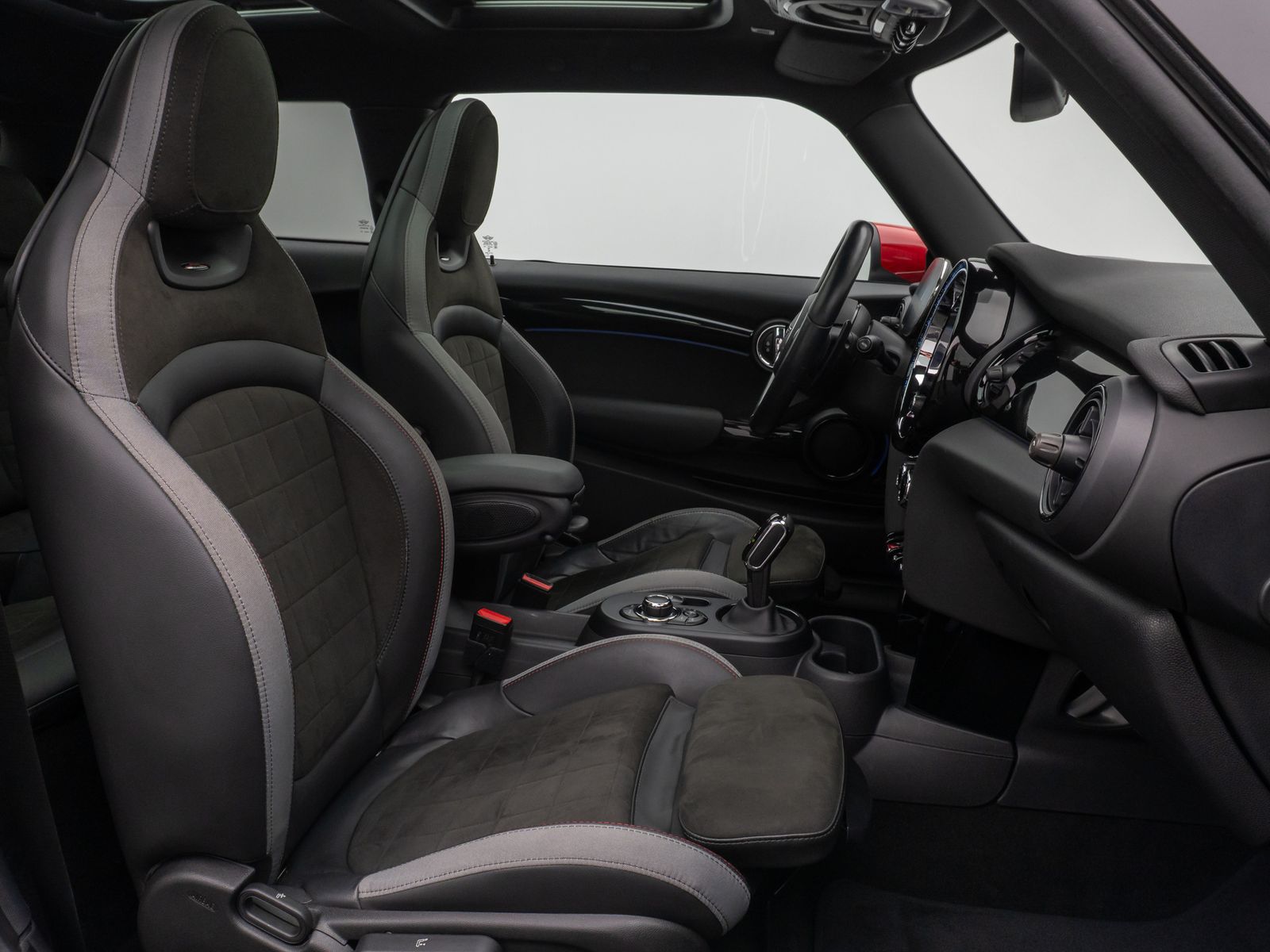 Fahrzeugabbildung MINI John Cooper Works Panorama Kamera HUD DAB Sport