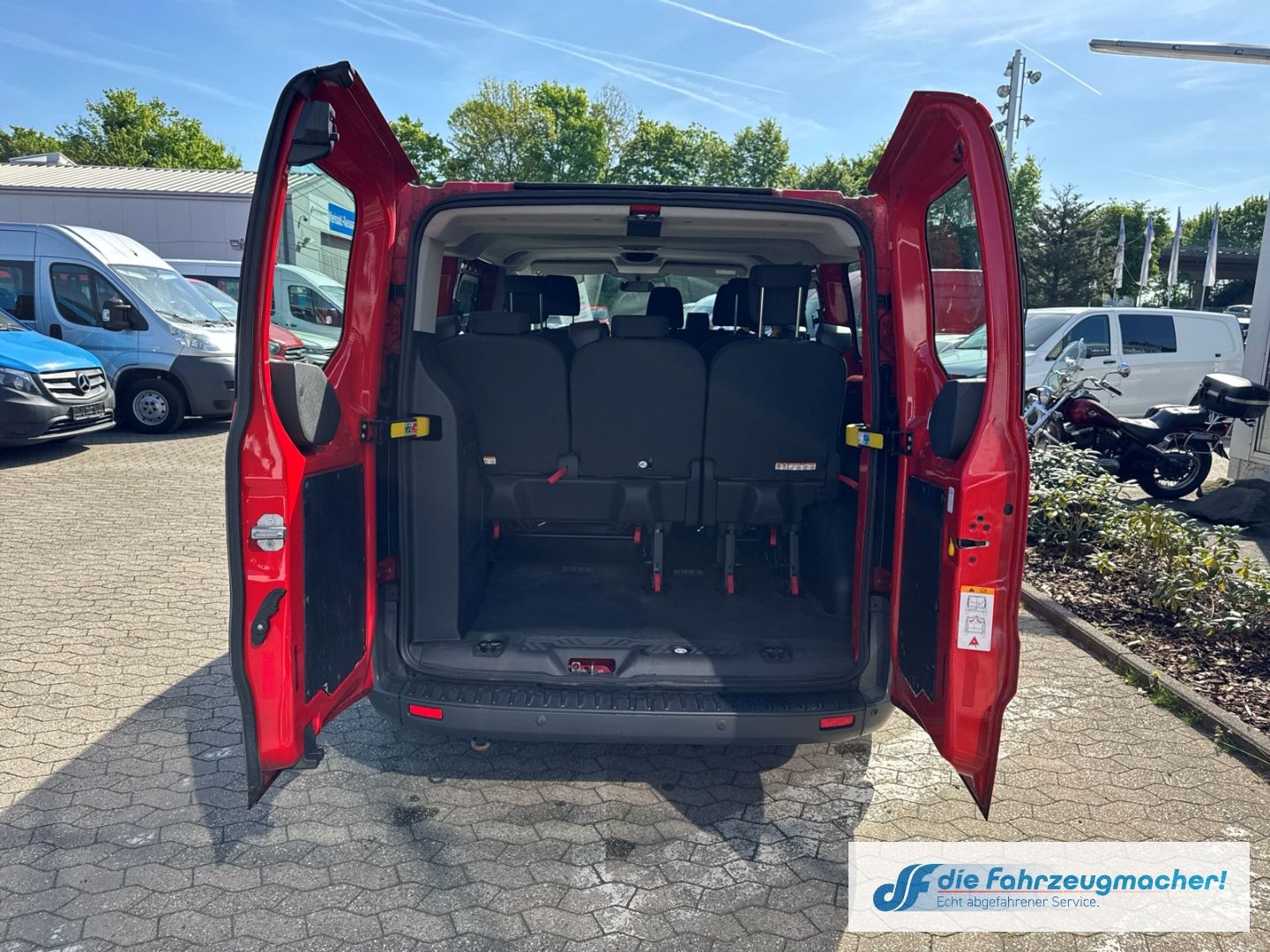 Fahrzeugabbildung Ford Transit Custom Kombi 300 L1 2.2 TDCi *1847 *EXPO