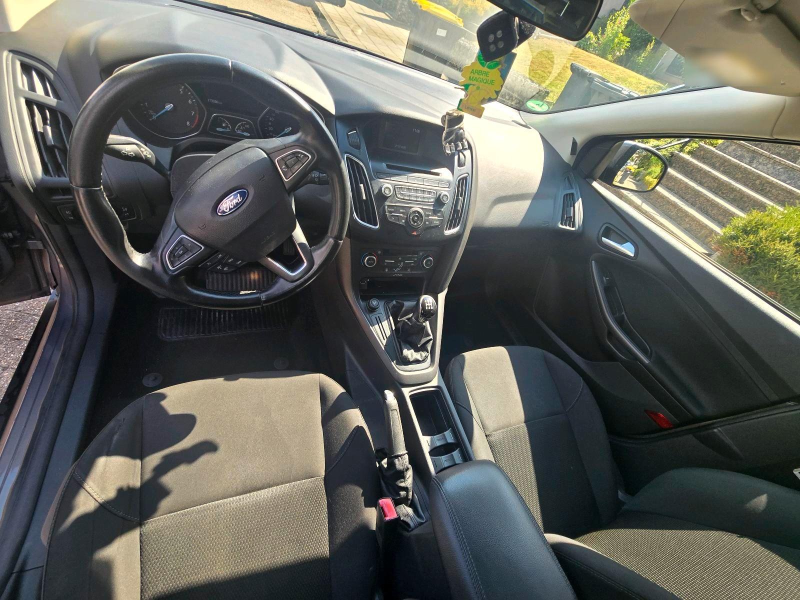 Ford Focus 2015 — rear view