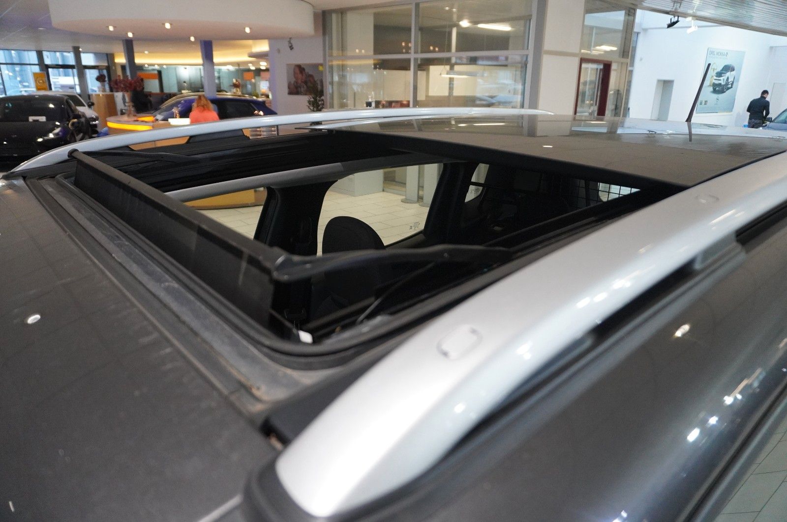 Fahrzeugabbildung Jeep Renegade 1.4 LIMITED 4WD BI-XENON/SHZ/PANO./DAB+