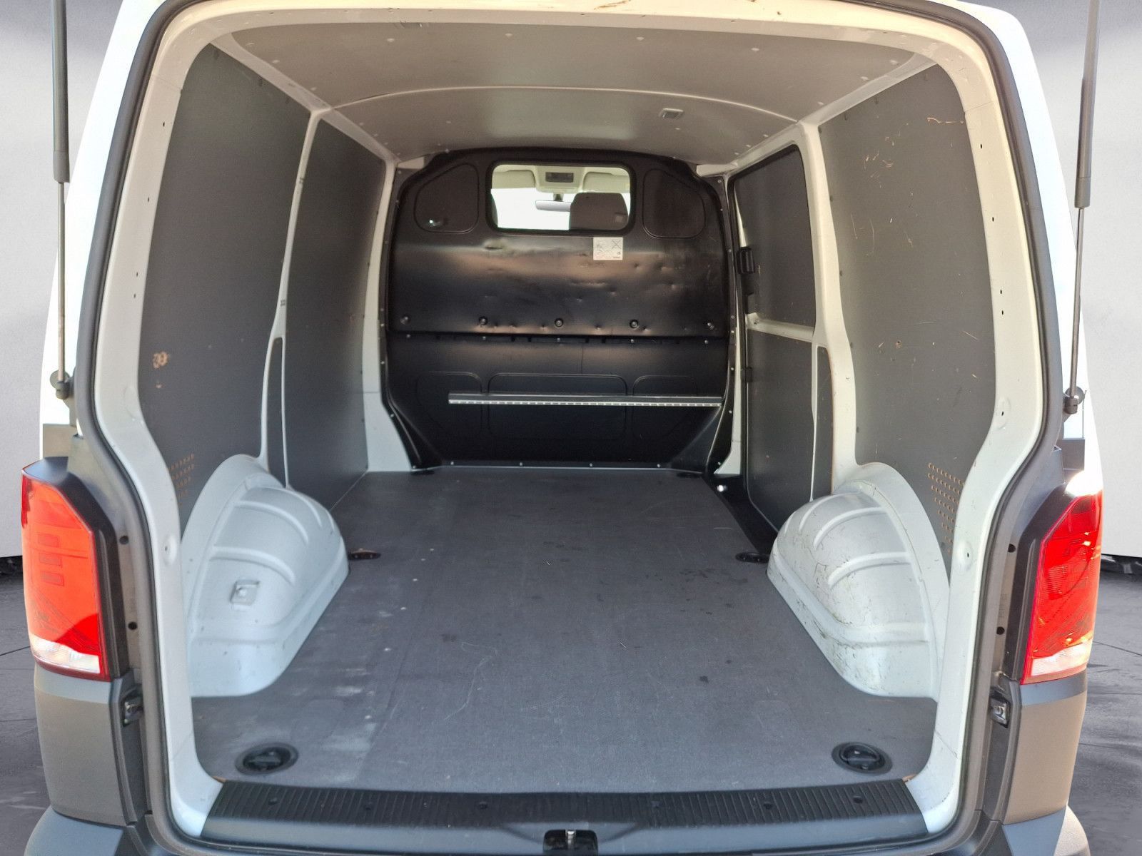 Volkswagen T6 Transporter - Bild 8