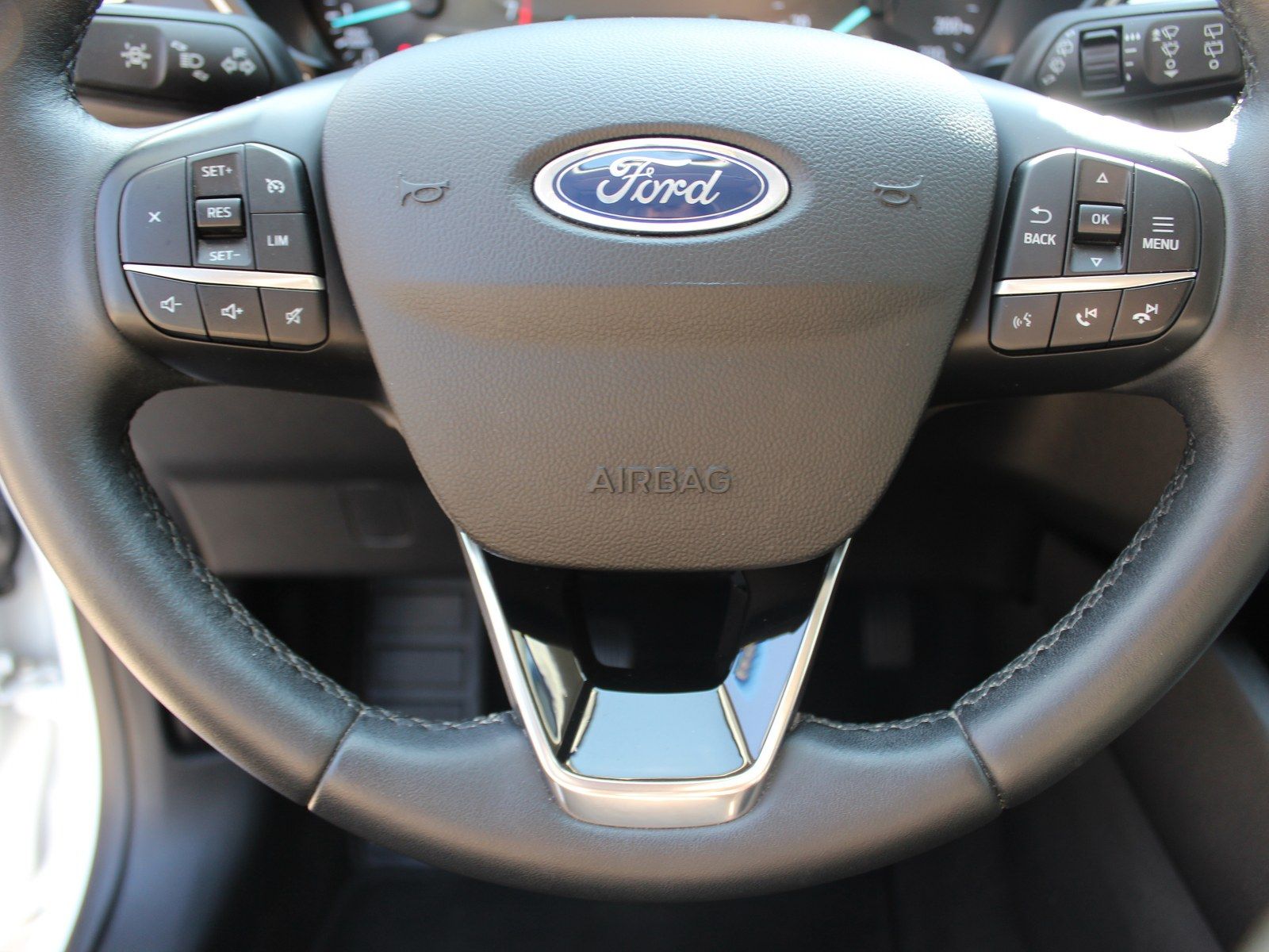 Fahrzeugabbildung Ford Kuga Cool & Connect 1,5 EcoBoost