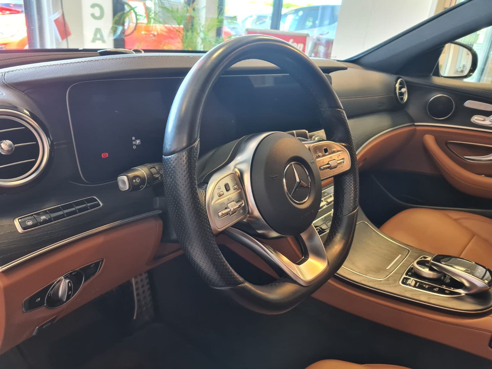 Fahrzeugabbildung Mercedes-Benz E 400 T-Modell 4Matic/ Multibeam / AHK / AMG