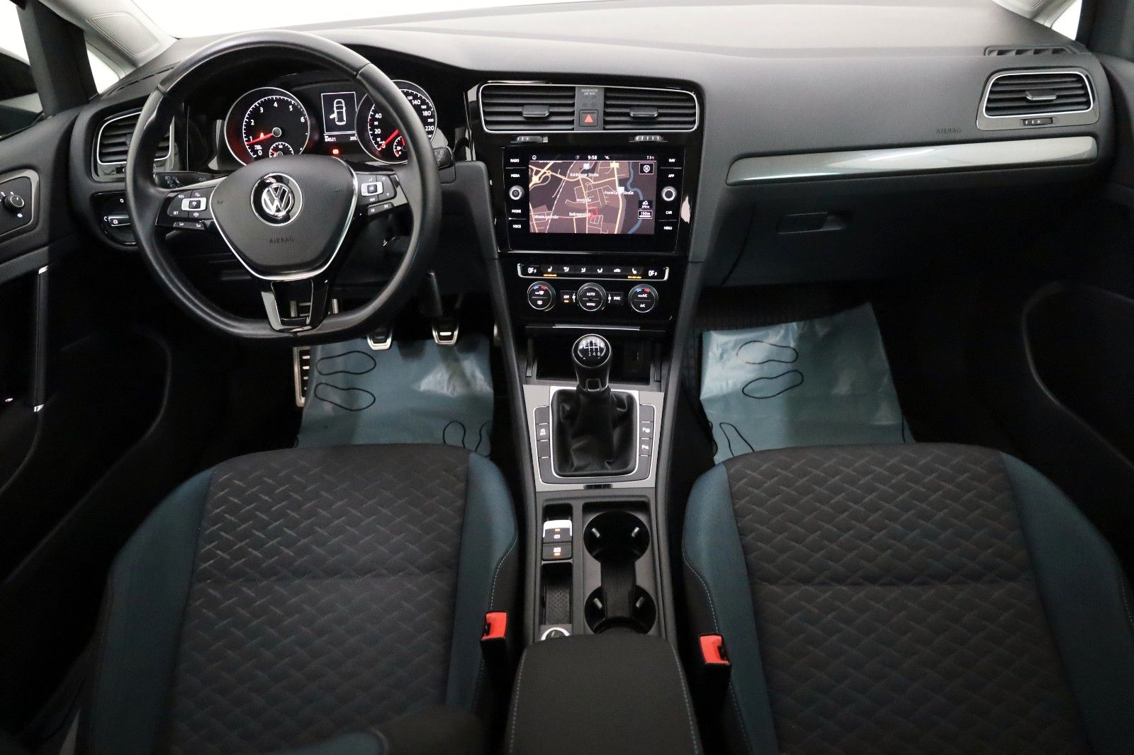 Fahrzeugabbildung Volkswagen Golf VII Lim. IQ.DRIVE BM Navi,SH,ACC,ParkAssist