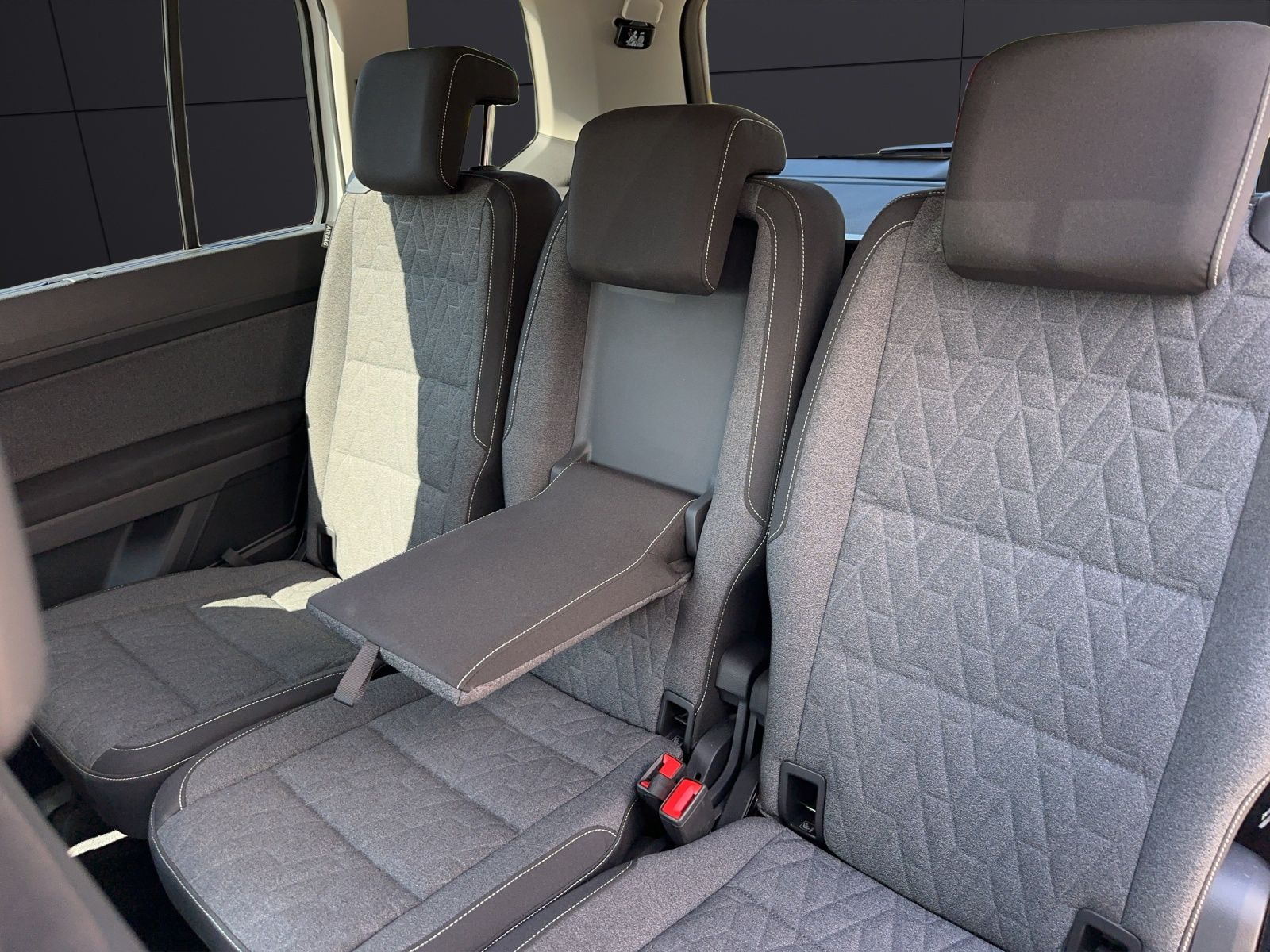 Fahrzeugabbildung Volkswagen Touran Move TDI DSG 7-Sitzer Matrix ACC 17" SHZ