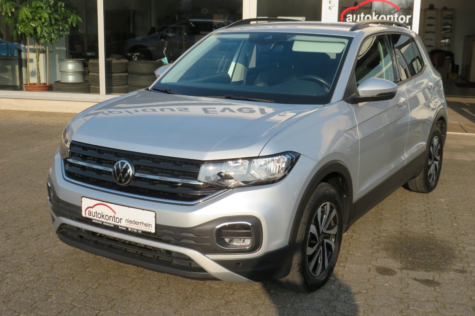 Fahrzeugabbildung Volkswagen T-Cross Active ACC NAVI APP GJ SITZH. PDC 1HD