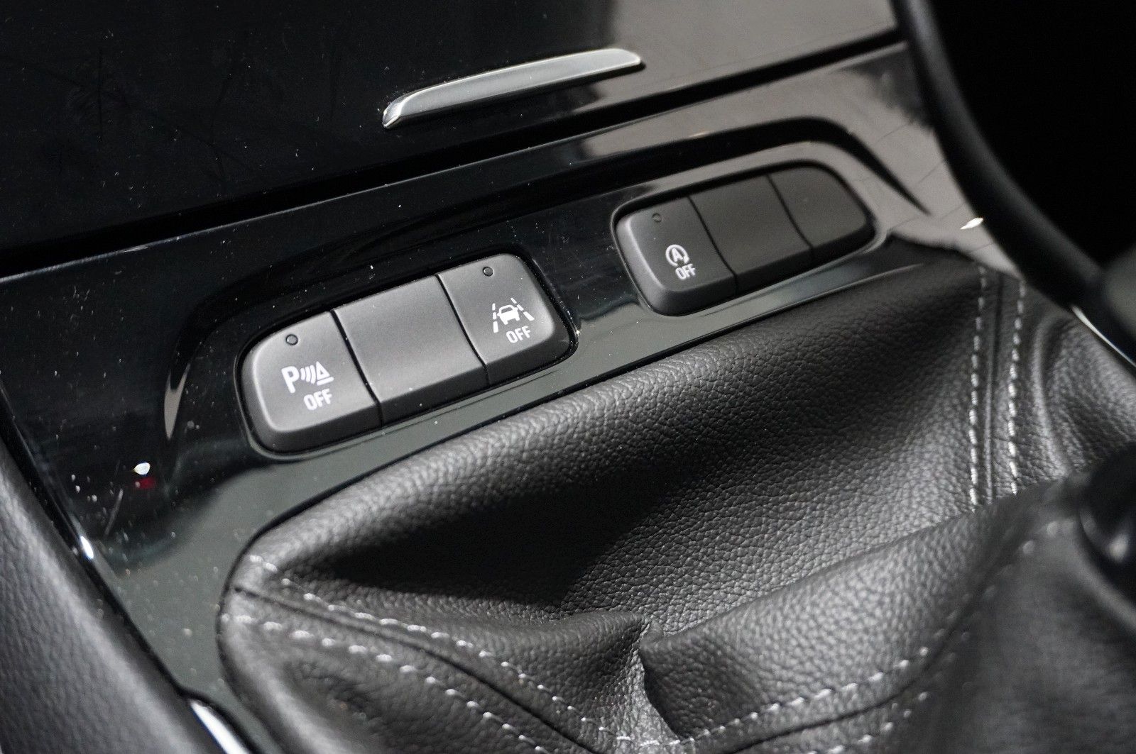 Fahrzeugabbildung Opel Grandland (X) 1.2T GS SPORT NAVI/LED/VIRTU./DAB+