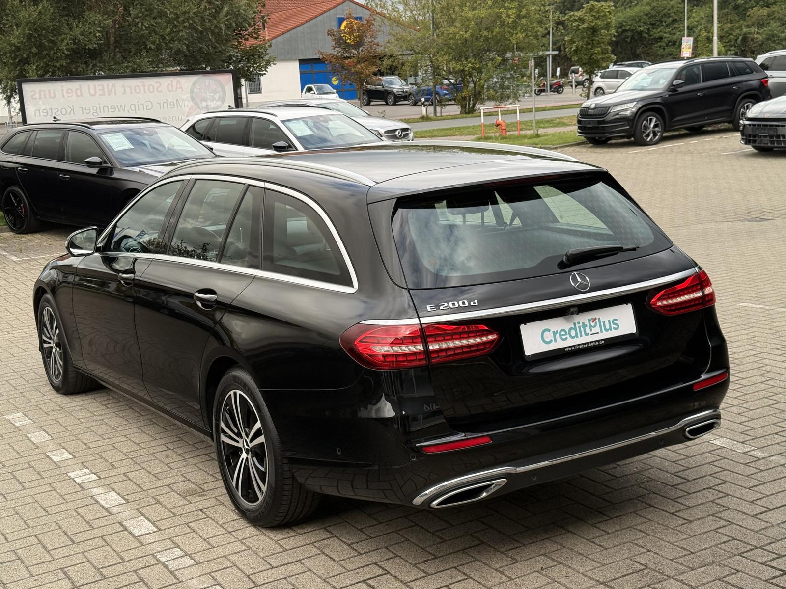 Mercedes-Benz E 200 d,T-M Avantgarde,T-Leder,R-Kam,Ambiente