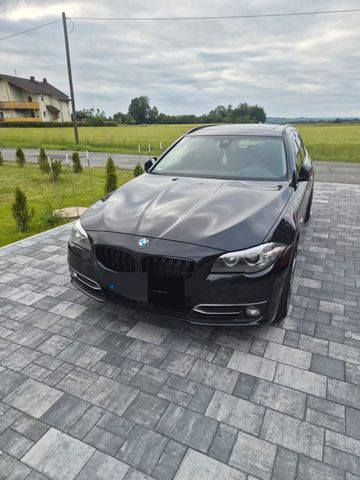 BMW 530d xDrive Touring A Luxury Line Luxury Line
