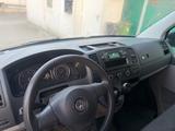 Volkswagen T5 Transporter - Volkswagen T5: Firmenfahrzeug