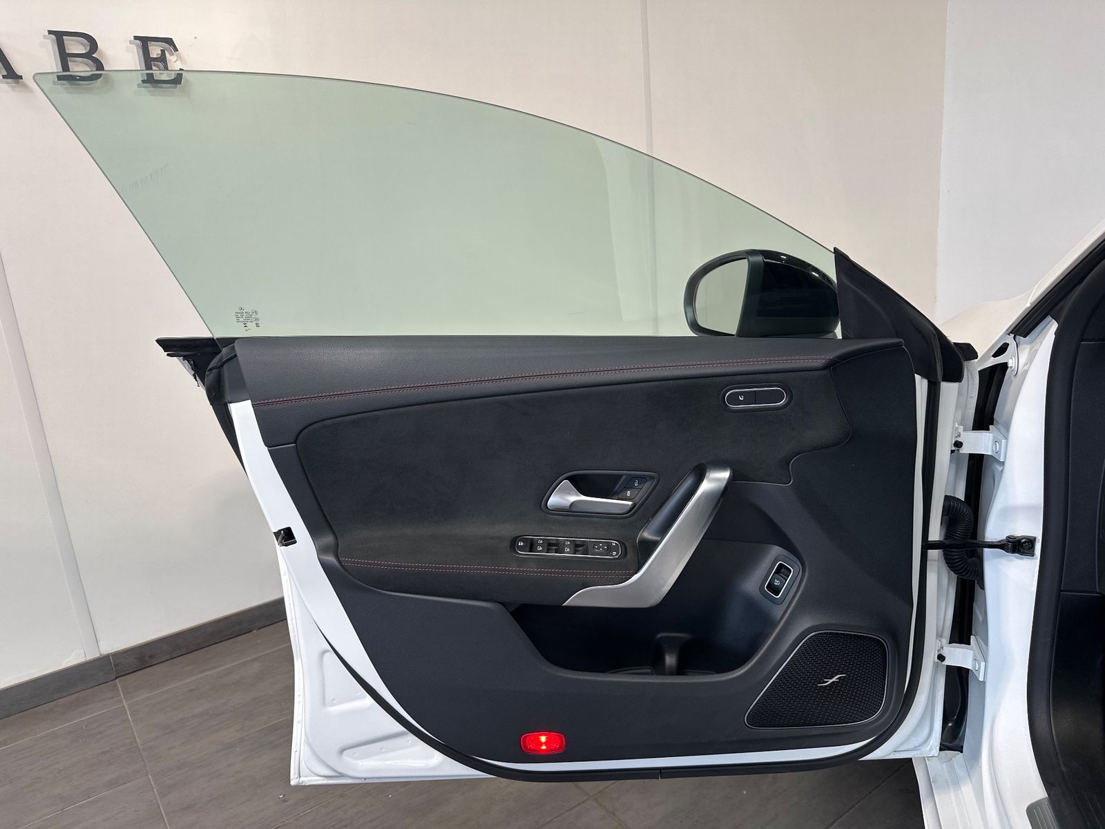 Fahrzeugabbildung Mercedes-Benz CLA 220 Shooting Brake d AMG Line Night-Paket