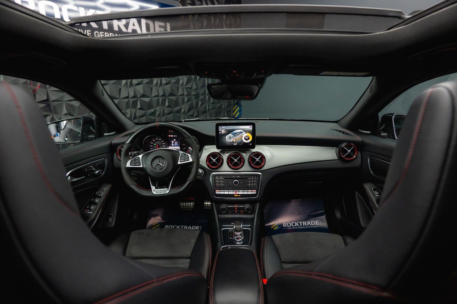 Fahrzeugabbildung Mercedes-Benz CLA 45 AMG 4Matic Performance Night *Pano*LED*
