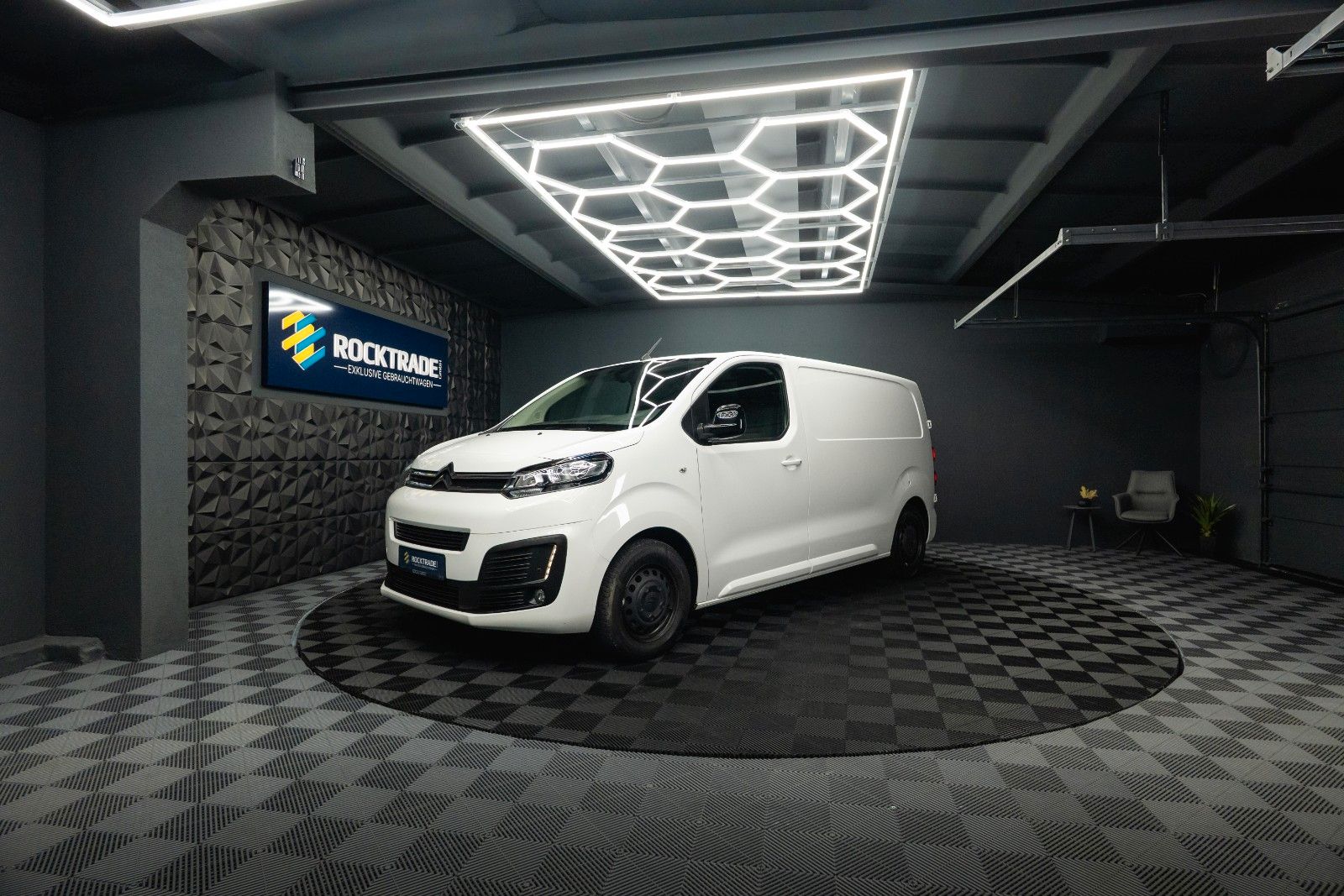 Fahrzeugabbildung Citroën Jumpy Kasten Club M Automatik *Regalsystem*360°*