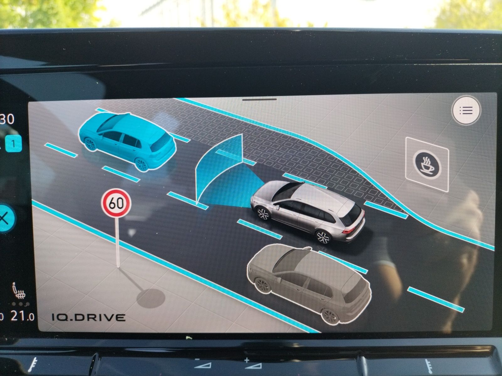 Fahrzeugabbildung Volkswagen Golf VIII Variant Life TDI DSG LED ACC AHK SHZ P