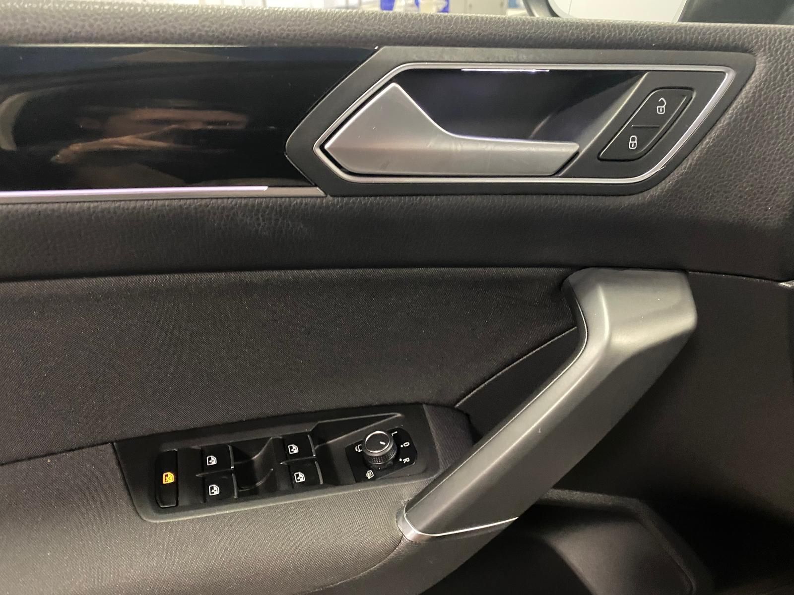 Fahrzeugabbildung Volkswagen Touran 1.4 16V TSI Highline BMT+TOTWINKEL+ACC+++