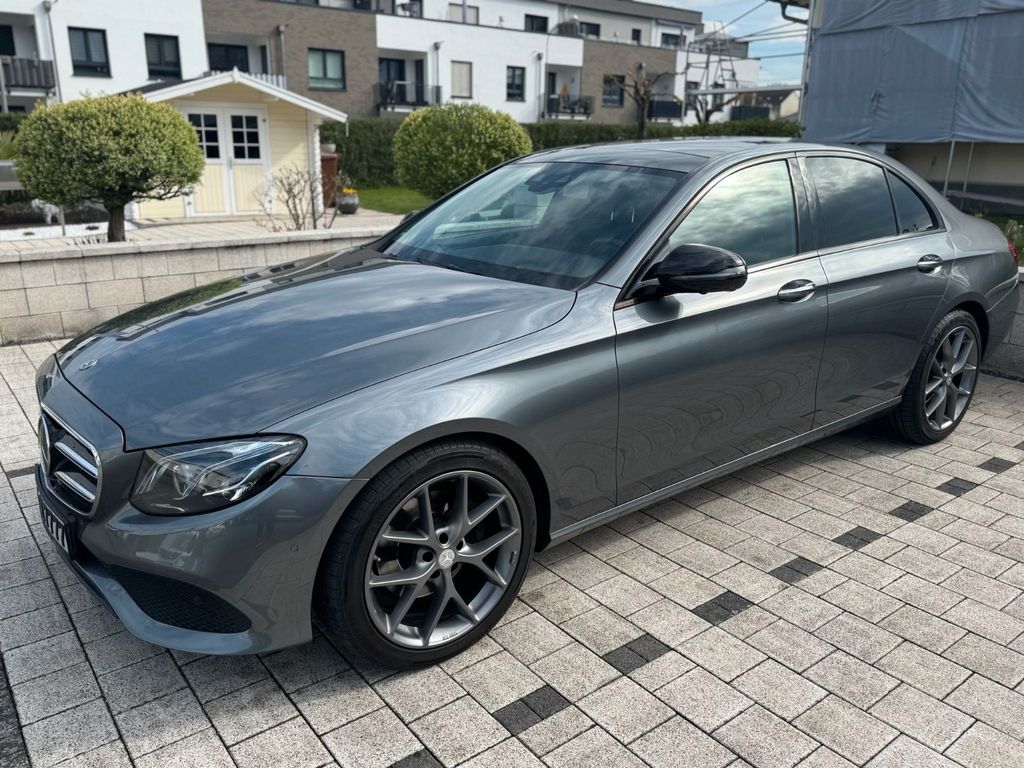 Image of Mercedes-Benz E 220