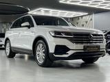 Volkswagen Touareg 4Motion 3.0 TSI PANO/LED/VIRTUAL/LUFT/CA - Volkswagen Touareg mit Benzin-Antrieb: Vollleder