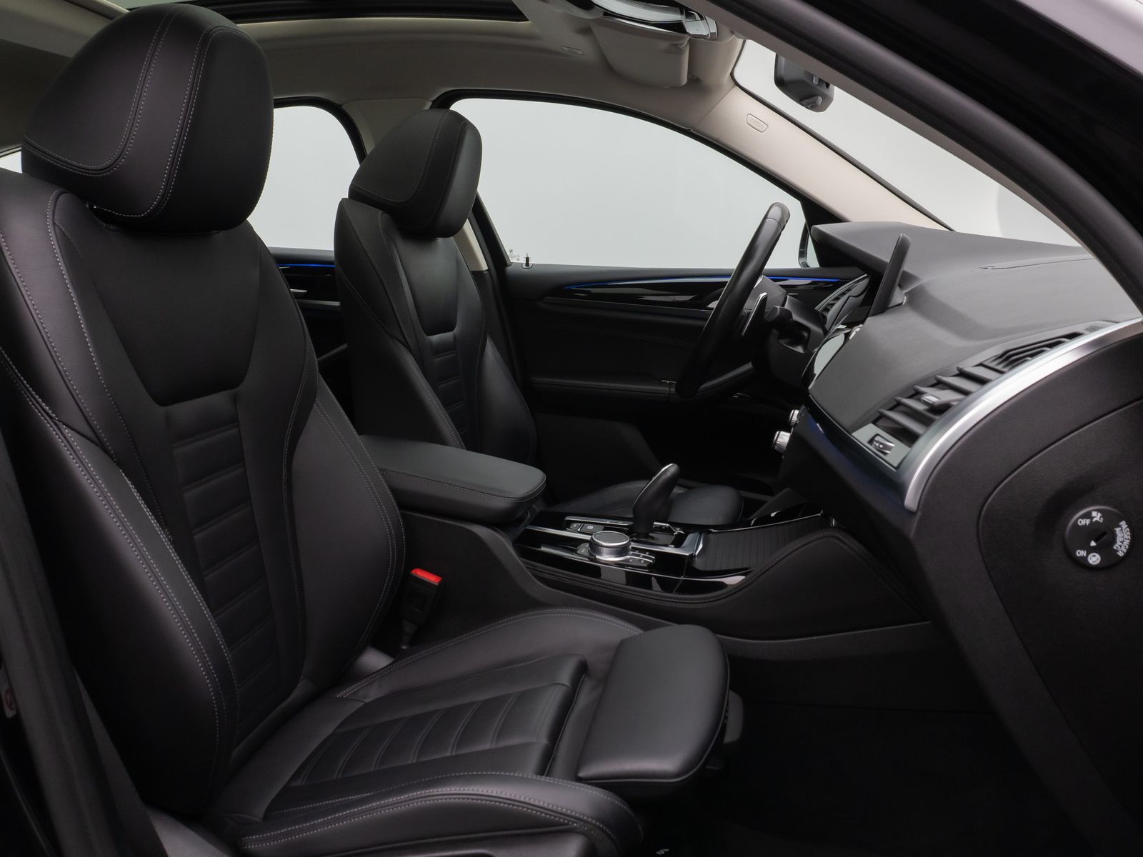 Fahrzeugabbildung BMW X4 xD30i xLine Panorama Kamera HUD DAB HiFi AHK