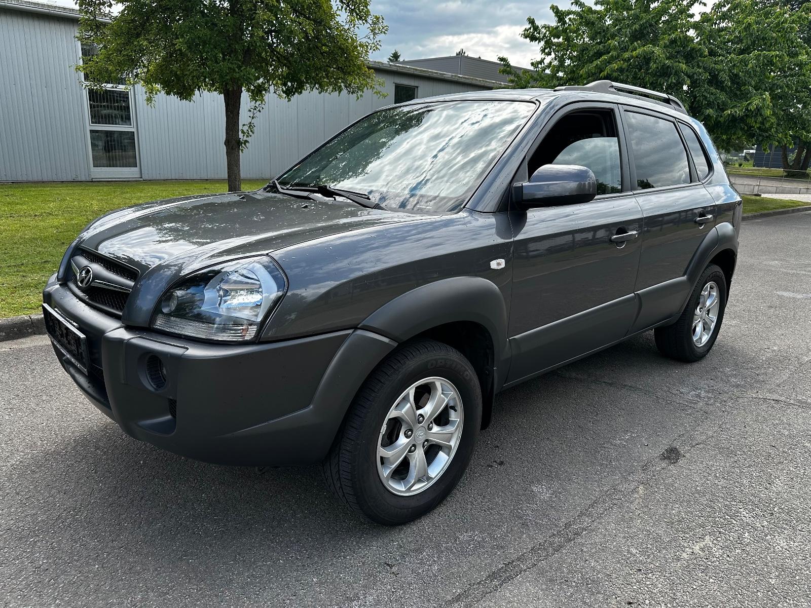 Hyundai Tucson 2.0 GLS # 1. Hand # 01/2028 # AHK # SHZ #