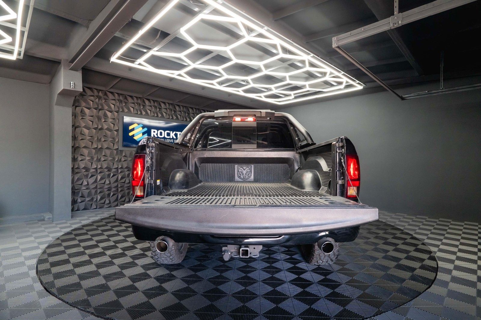 Fahrzeugabbildung Dodge RAM 5.7 V8 HEMI 4x4 OFFROAD Night-Paket *LED*AHK