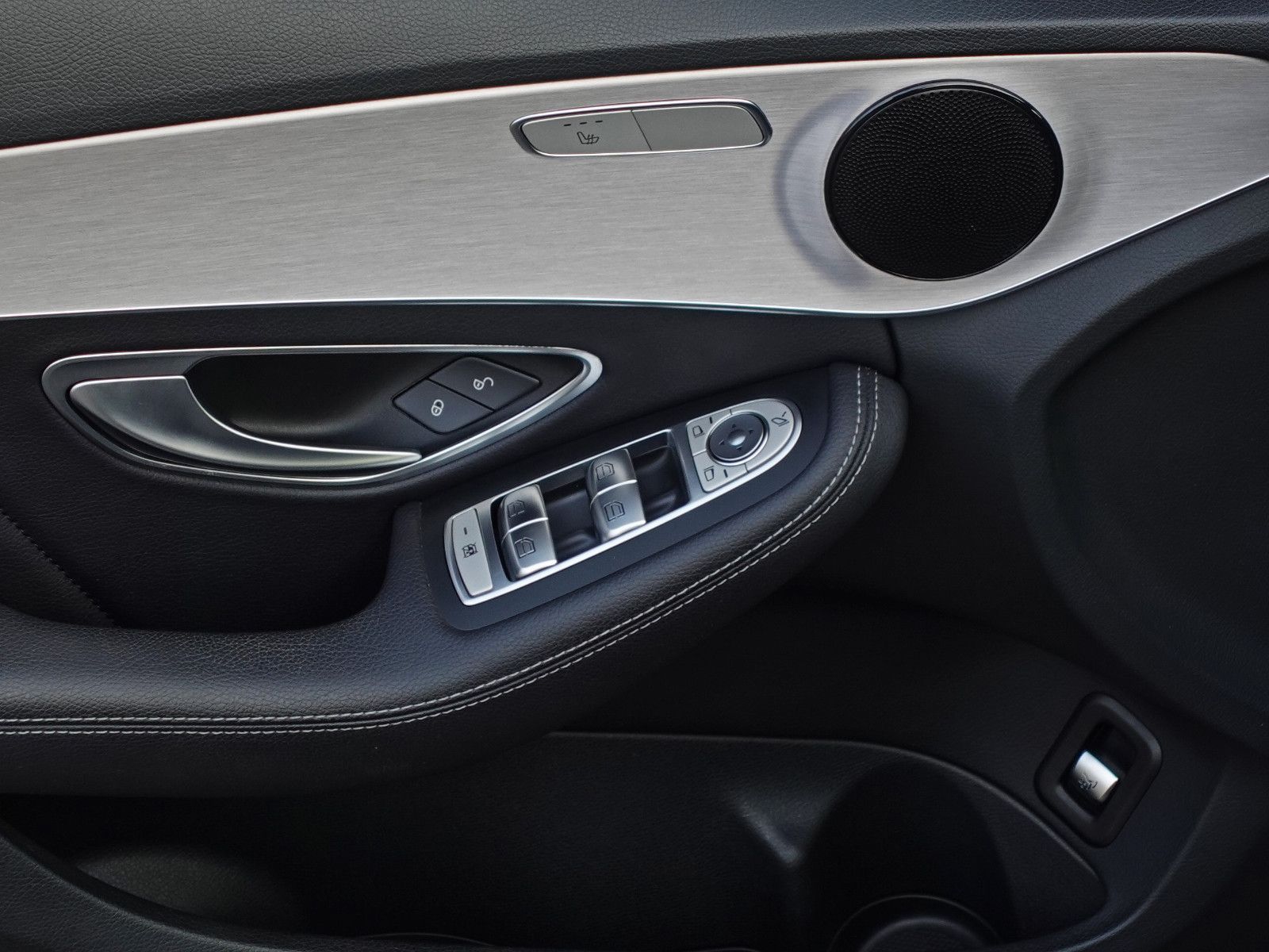 Fahrzeugabbildung Mercedes-Benz C 220d T 4MATIC 9G-T AMG Line Assist CarPlay RFK