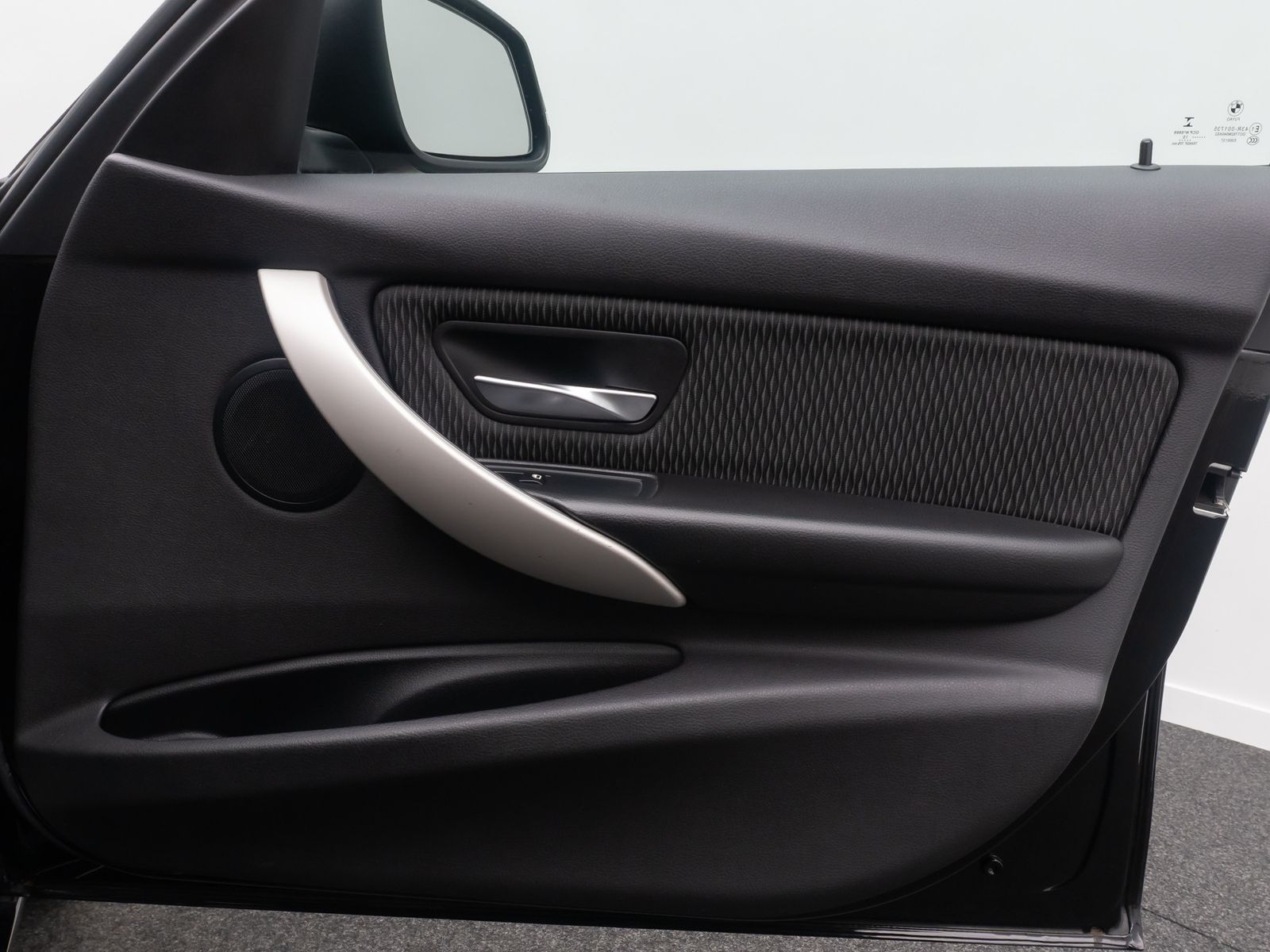 Fahrzeugabbildung BMW 318d GeschwindigReg AHK PDC Lordos NaviBusiness