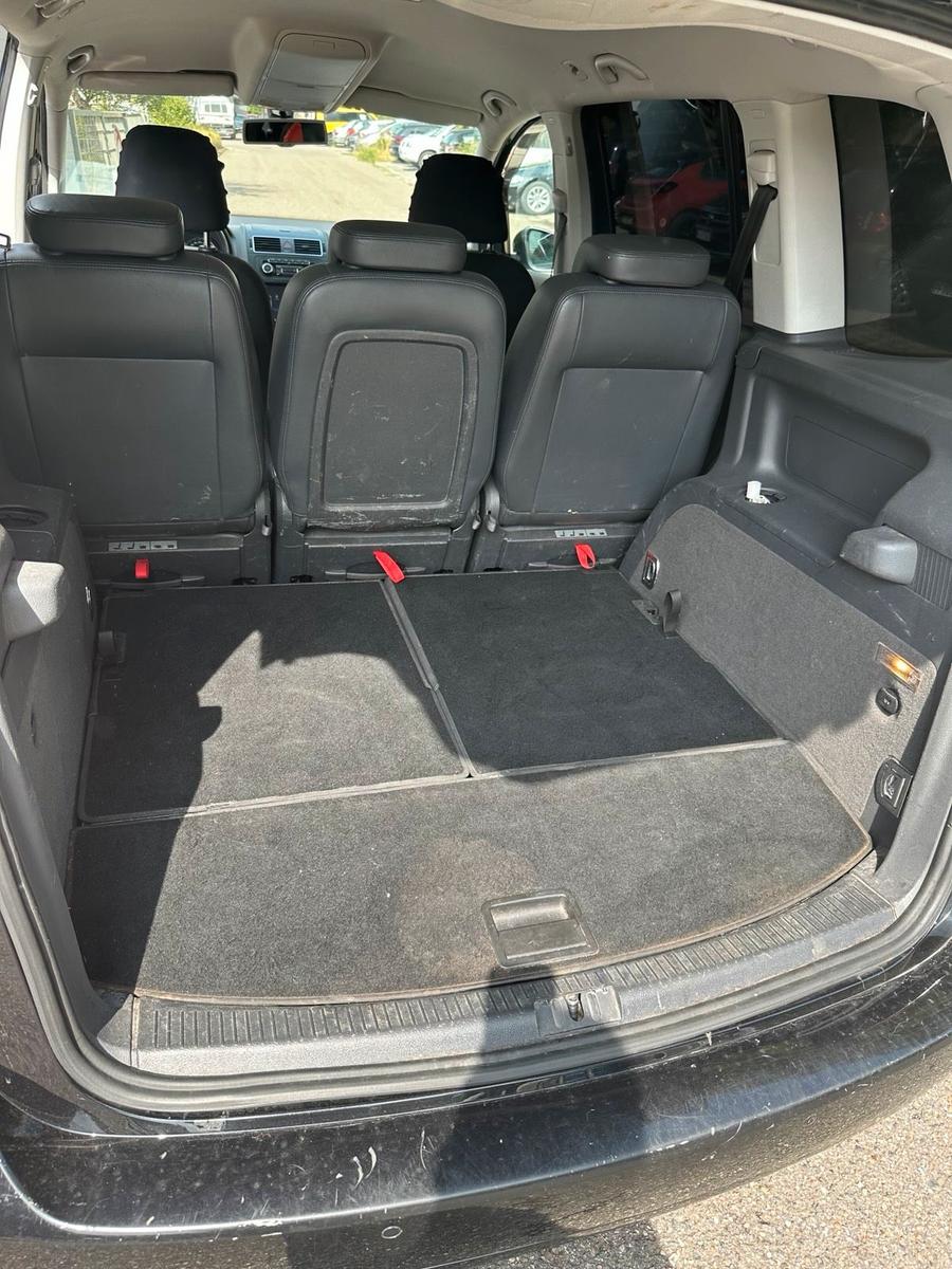 Volkswagen Touran 2011 — photo 11
