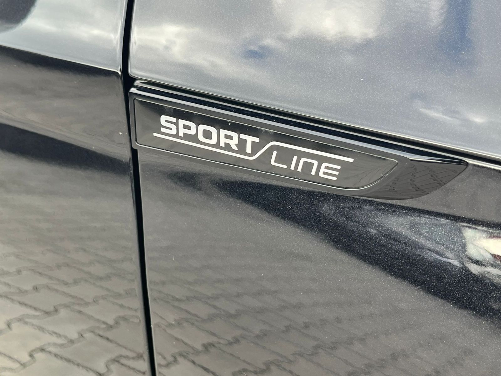 Fahrzeugabbildung SKODA Octavia 2.0 DSG Sportline MATRIX*AHK*CANTON*5J.G