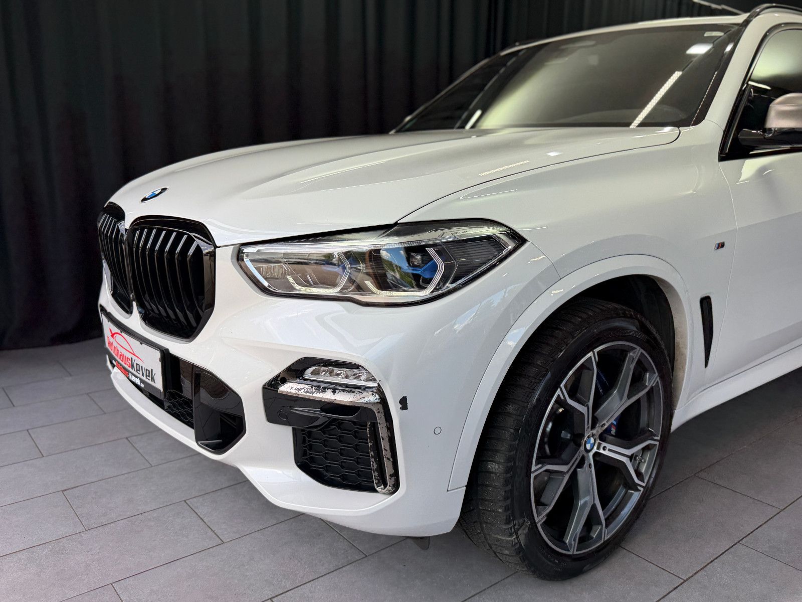 Fahrzeugabbildung BMW X5 M50d|LASER|H&K|360°|PANO|GESTIK|AHK|HuD