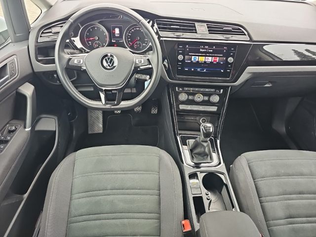 Fahrzeugabbildung Volkswagen Touran 1.5 TSI HIGHLINE 7-SITZER LED SHZ KLIMATR