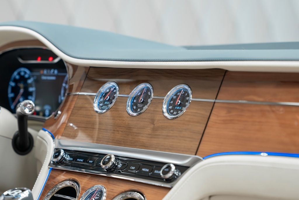 Continental GT V8 MULLINER BLUE/BEIGE - Bild 20