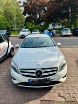 Mercedes-Benz Mersedes Benz A180 - Mercedes-Benz: Mersedes