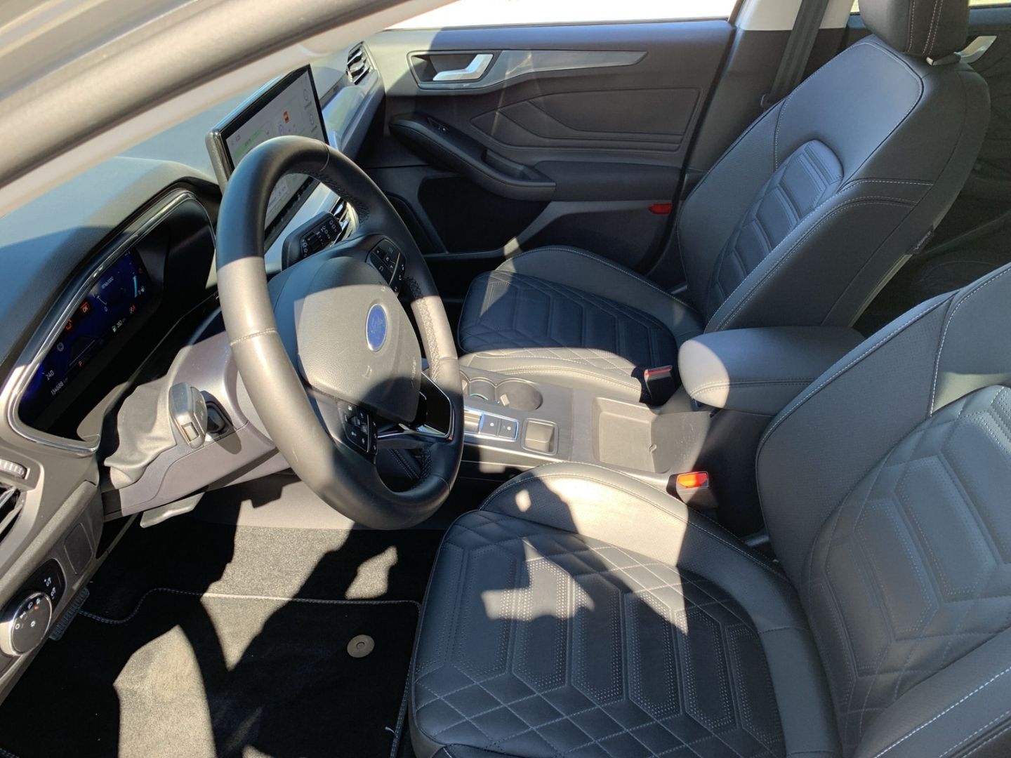 Fahrzeugabbildung Ford Focus Turnier Active X, Automatik, Lederausstatt