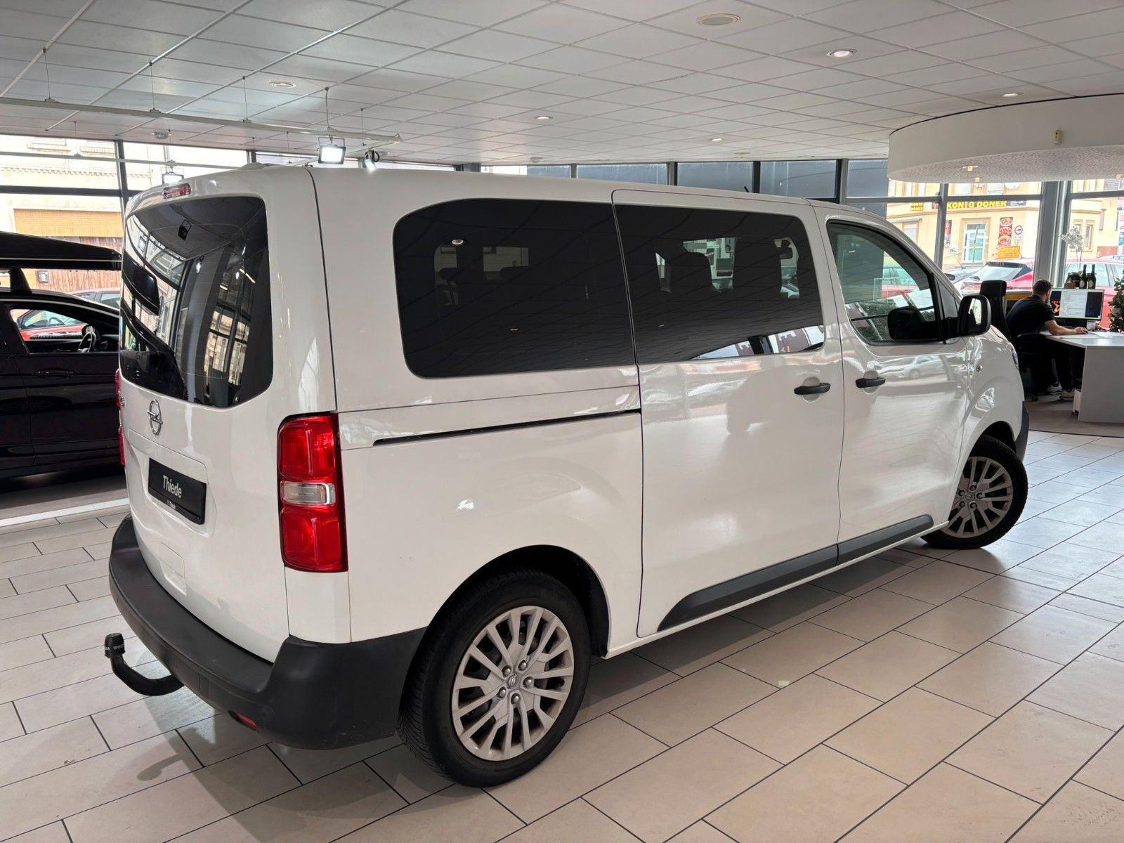 Fahrzeugabbildung Opel Vivaro Kombi M 1.5D 6-SITZER/AHK/PDC/SOLARPROTEC
