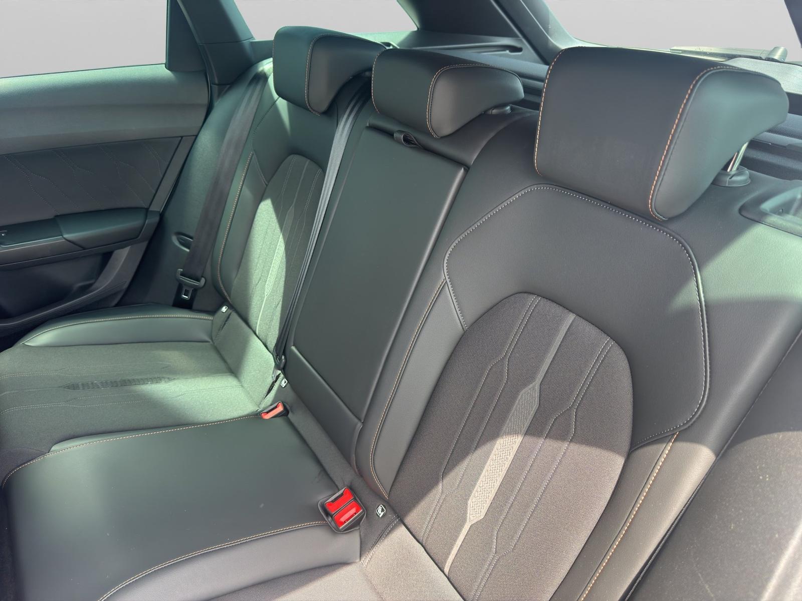Cupra Leon SP 2.0 TSI DSG LED 18 GRA PDC KEYLESS VIRT.