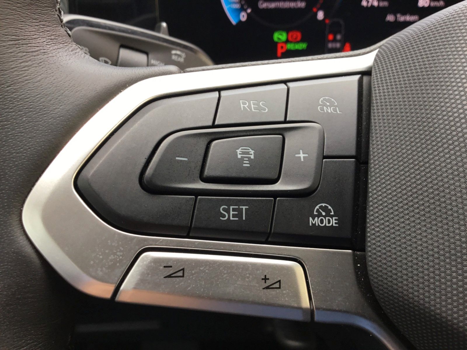 Fahrzeugabbildung Volkswagen Tiguan 1.5 eTSI DSG Elegance+AHK+Navi+18"+Kamera