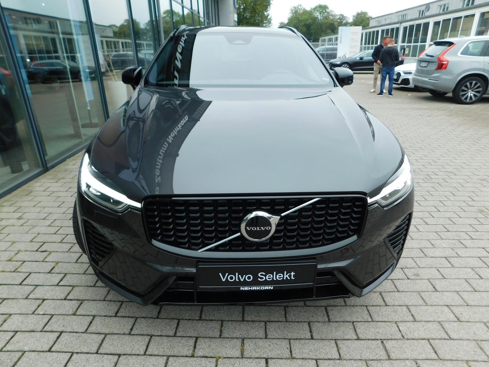 Fahrzeugabbildung Volvo XC60 B4D AWD Plus Dark "Panoramadach"