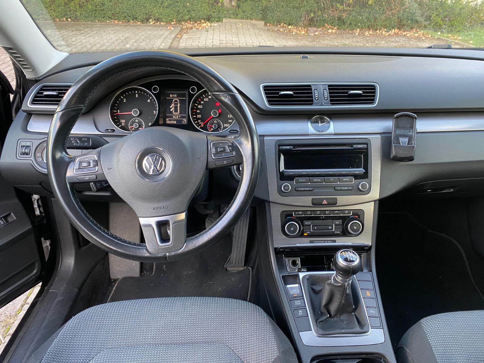 Volkswagen Passat 2011 — photo 9