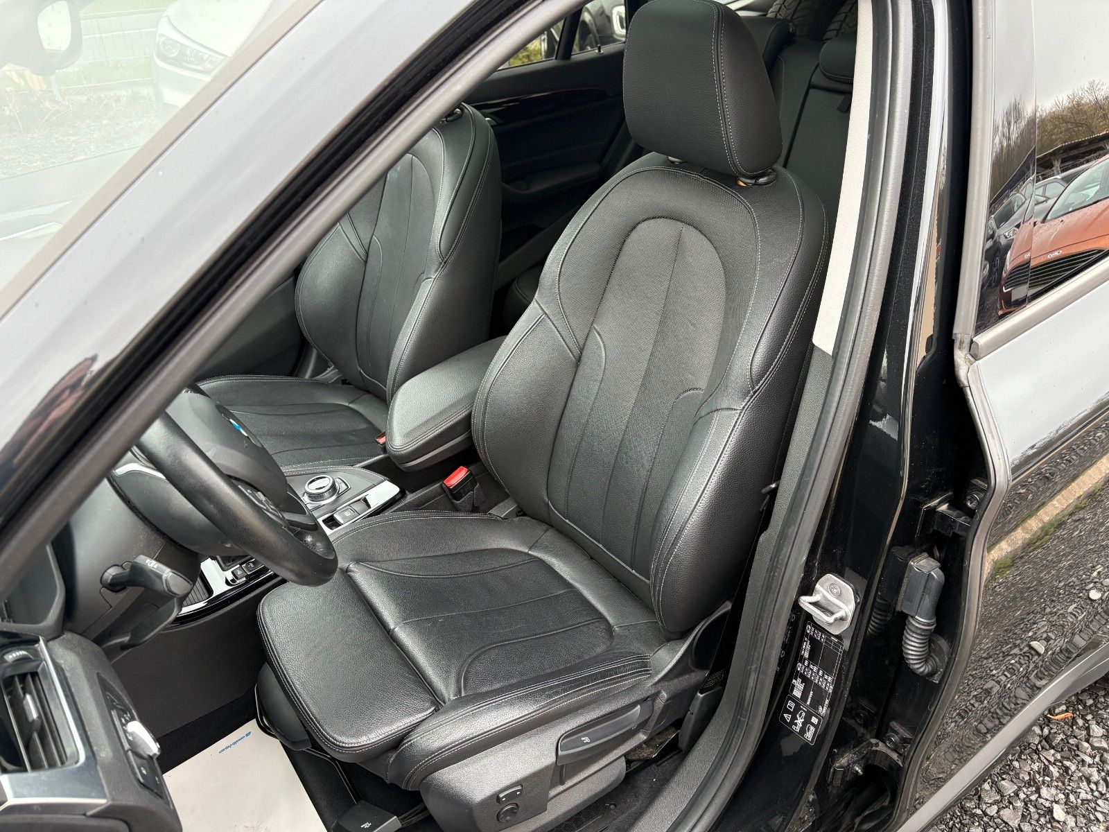 Fahrzeugabbildung BMW X1 xDrive20i Aut. SPORT LINE Navi Leder LED Pano