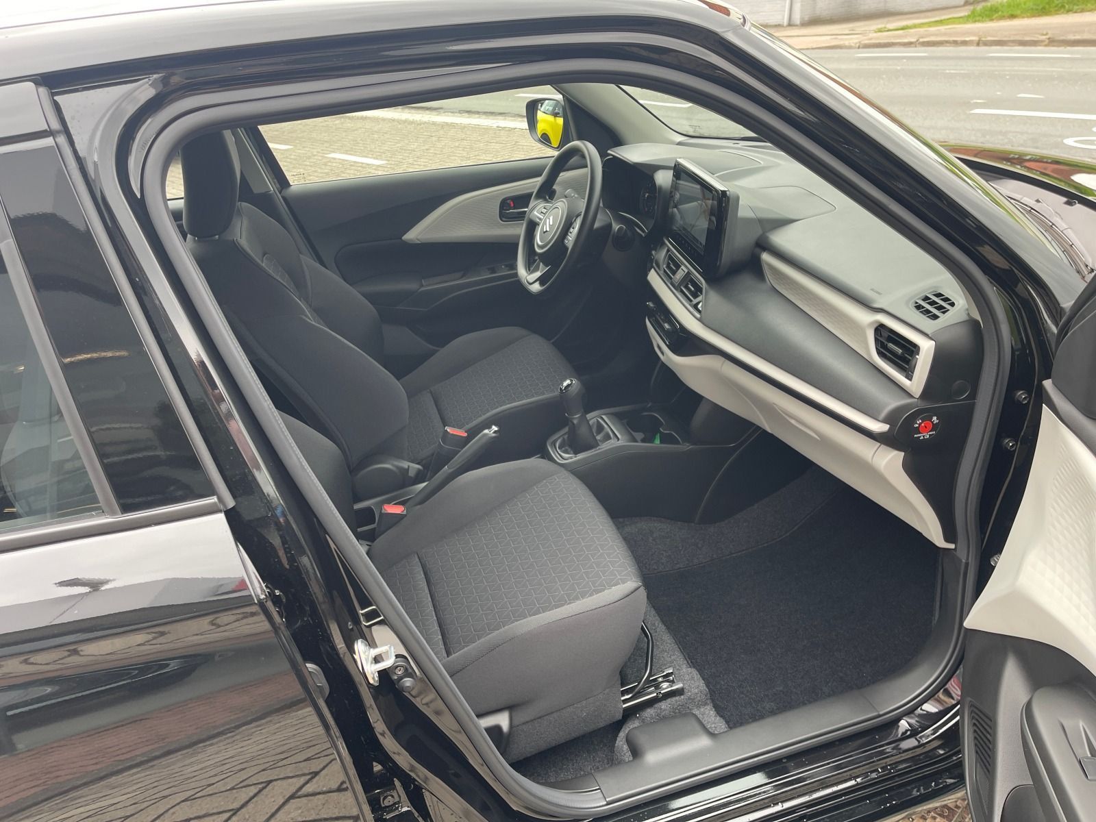 Fahrzeugabbildung Suzuki Swift 1.2 Dualjet Hybrid Club CarPlay/DAB/LED