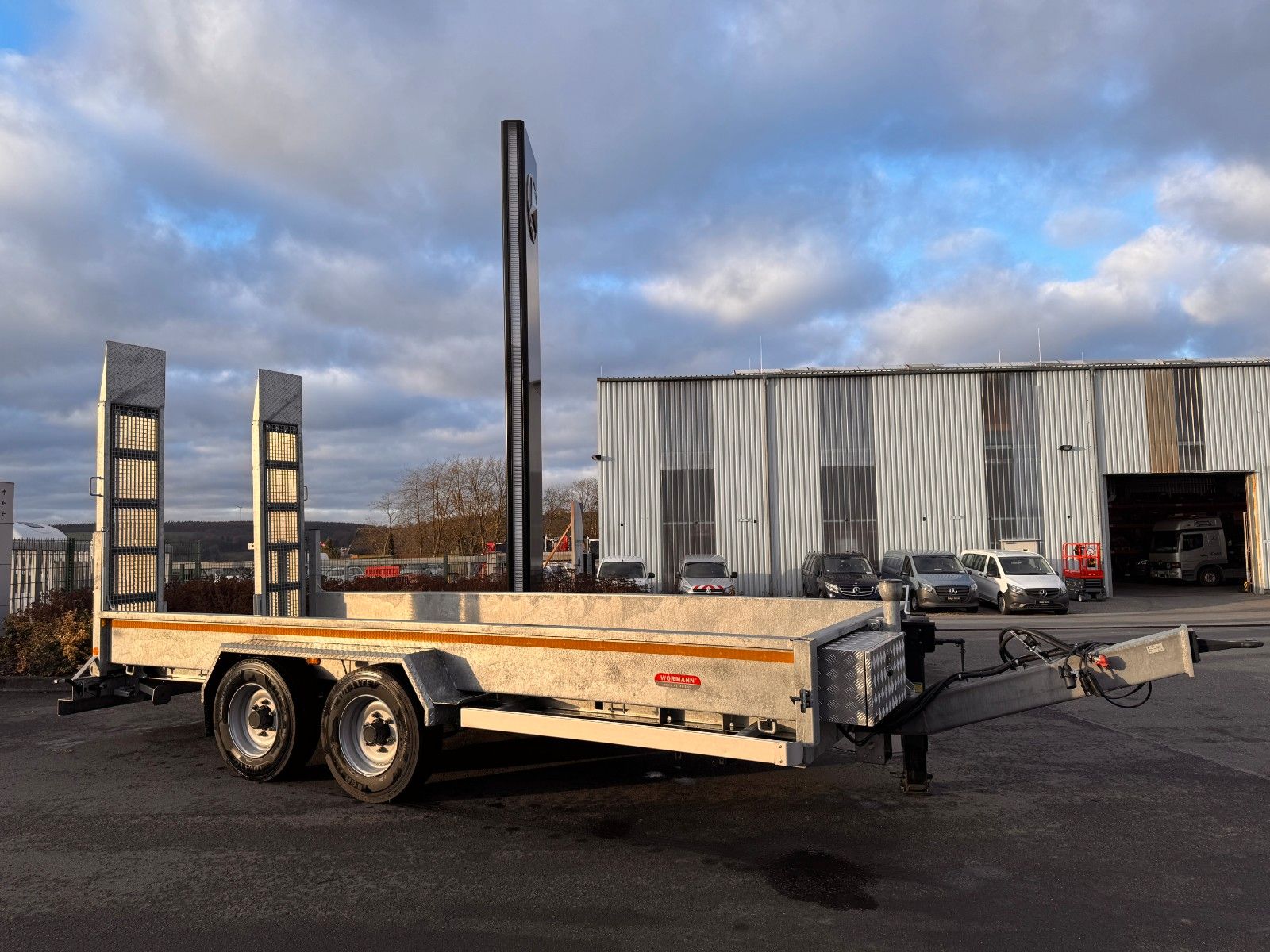 Fahrzeugabbildung Wörmann BauTL105.55/200 Rampen verzinkt